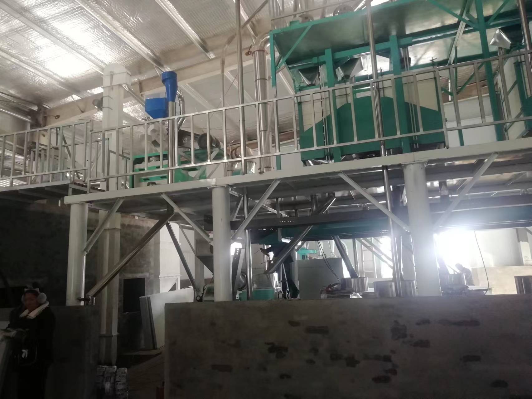 河南鶴壁市?？h六加二石磨面粉機