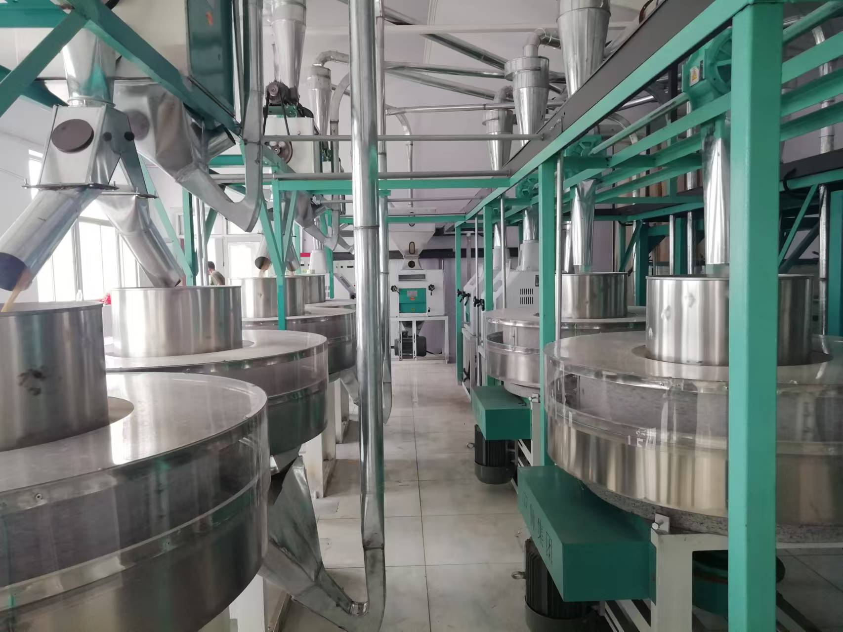 河北省黃驊市石磨面粉機生產(chǎn)線，日處理小麥30噸